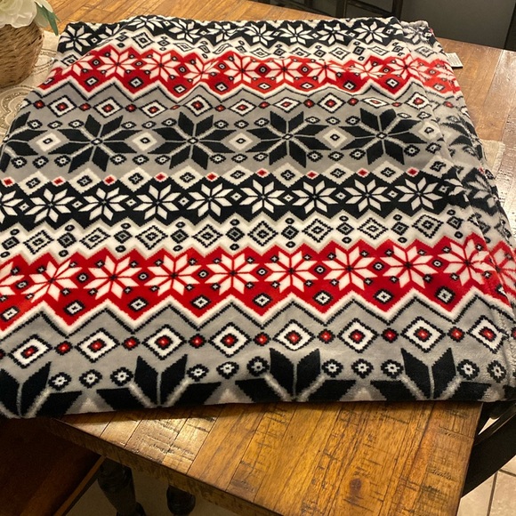 Elle Home Other - Elle Home Blanket